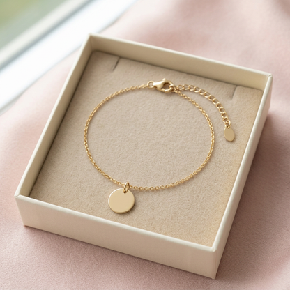 Fine chain bracelet in unbranded ivory box