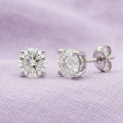 Solitaire stud pair on pale lavender linen