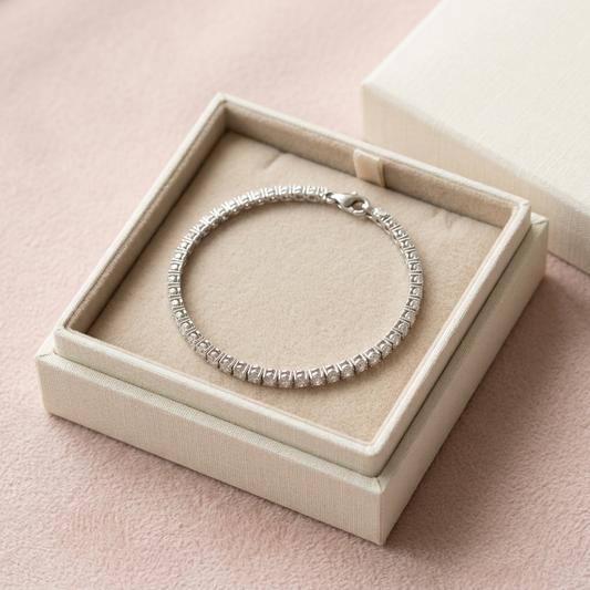 Tennis bracelet in unbranded ivory box