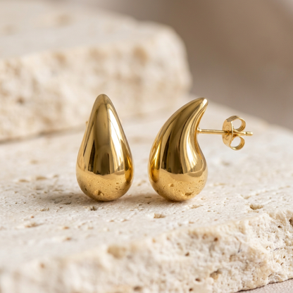 Sculpted teardrop profile and post detail