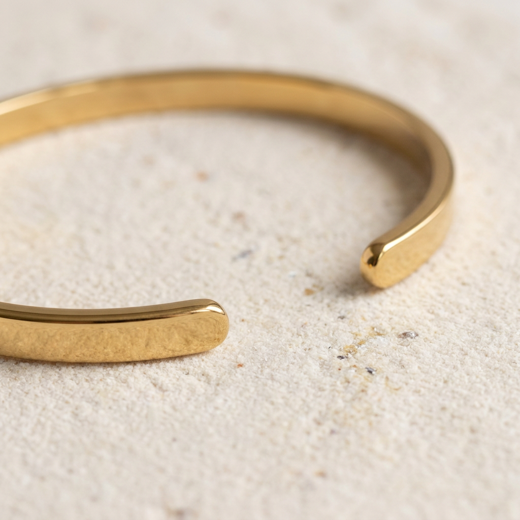 Close detail of smooth band and rounded open ends