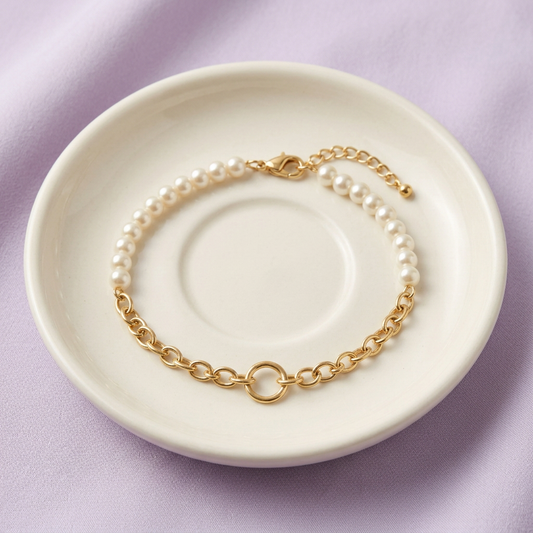Pearl-style chain bracelet on ivory ceramic dish